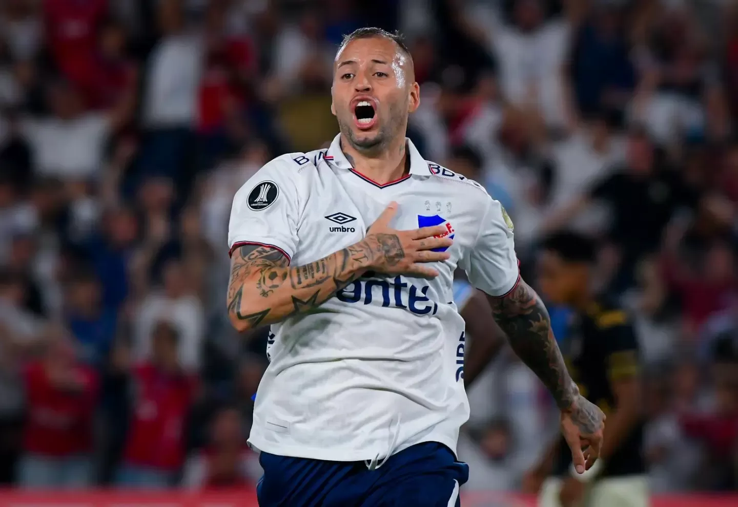 Imagen de Nacional y cómo cambiar los silbidos por aplausos en 45 minutos: del retoque de Bava a la incidencia del Diente