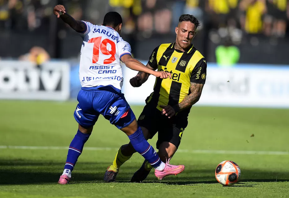 Imagen de Se conocieron las sanciones para Peñarol, Nacional y Javier Méndez por las finales