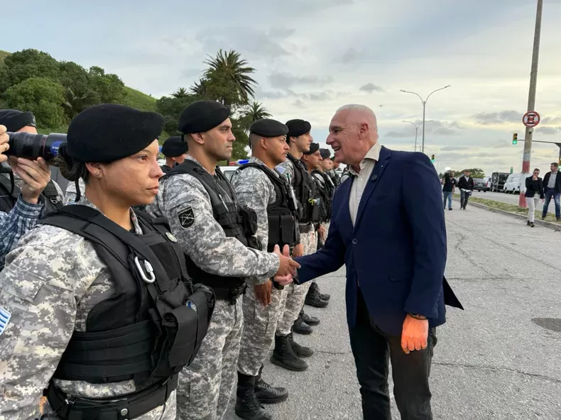 Imagen de Verano Azul: al menos 600 policías custodiarán a turistas durante la temporada estival 2025–2026